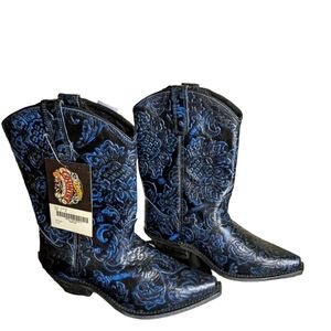 Rockin Country Collection Western boots w/brilliant blue color & design. NWT